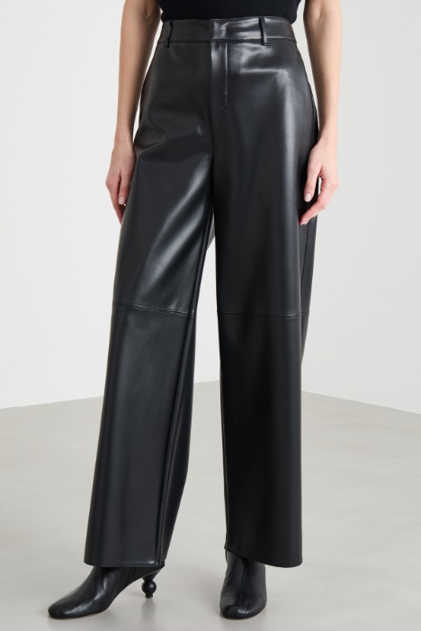 Pantalón ancho de tejido recubierto