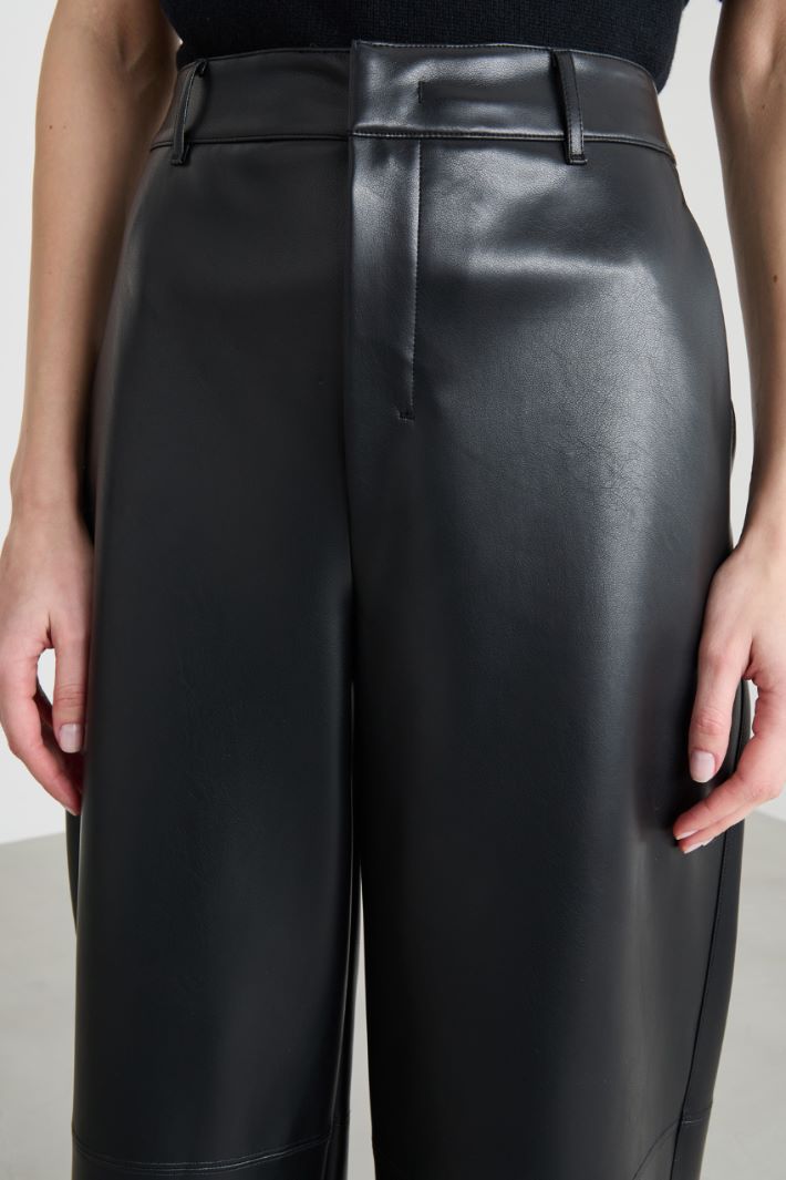 Wide-leg trousers in coated fabric Intrend - 3