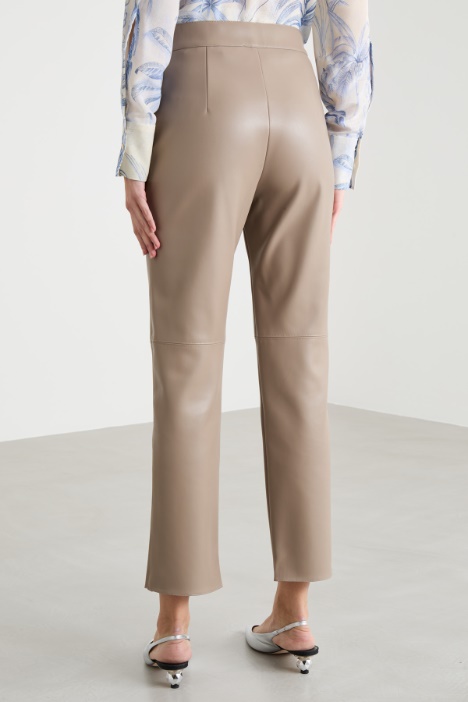 Pantalone crop in tessuto spalmato