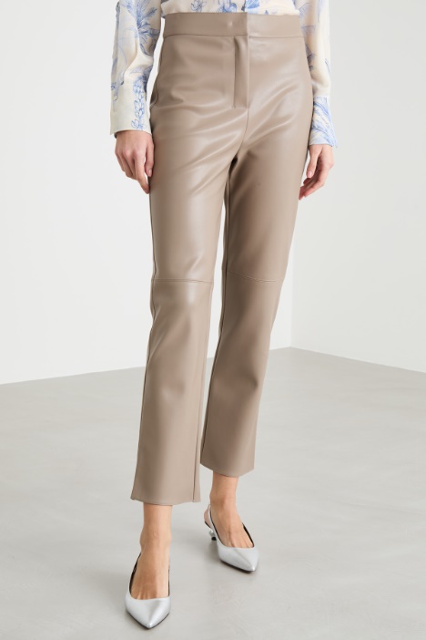 Pantalone crop in tessuto spalmato