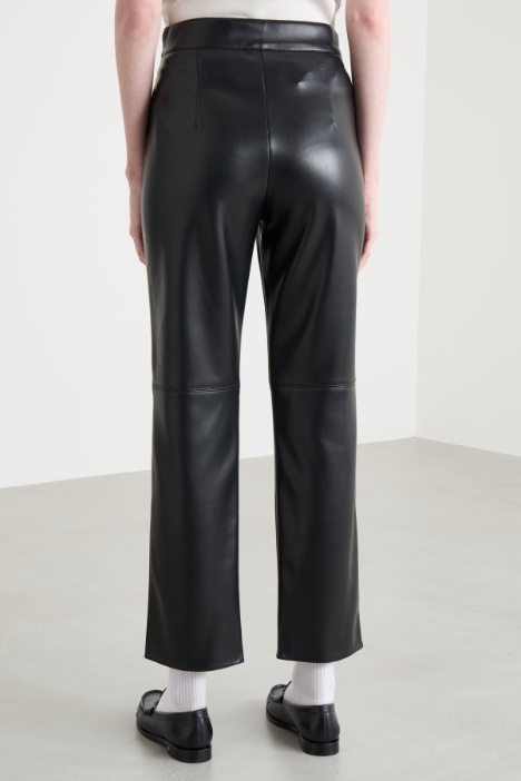 Pantalone crop in tessuto spalmato