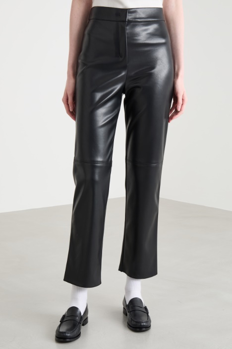 Pantalone crop in tessuto spalmato