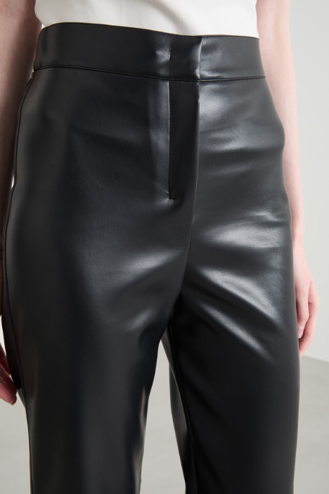 Pantalone crop in tessuto spalmato