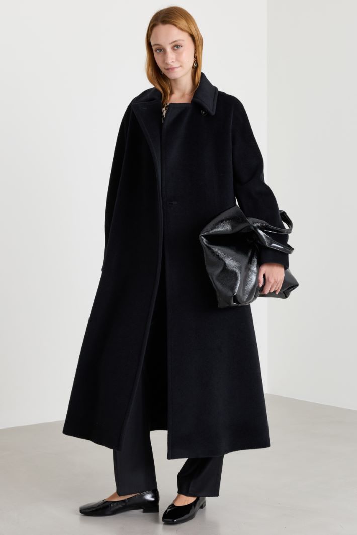 Beaver Wool Coat with Belt - BLACK - Intrend