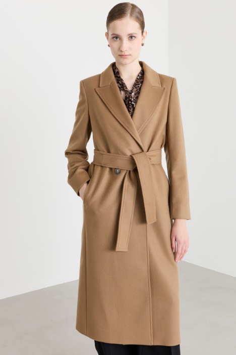 Cappotto doppiopetto in lana con cintura