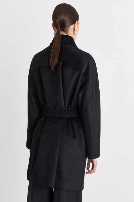 Cappotto in cammello con cintura