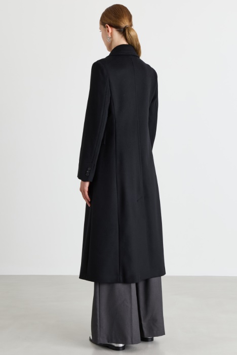 Cappotto doppiopetto con maxi rever
