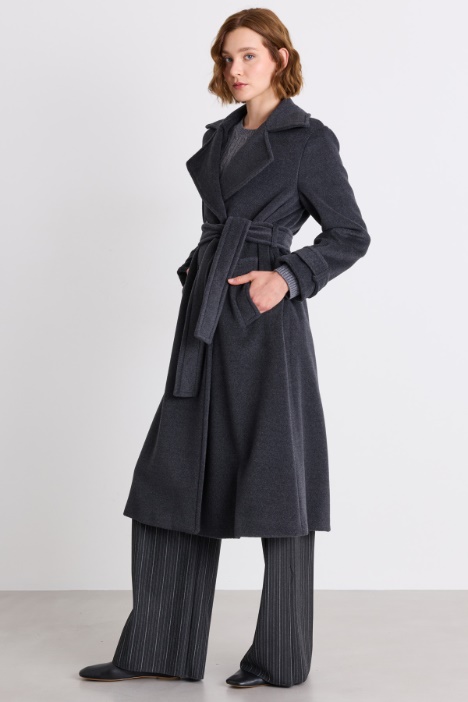 Cappotto doppiopetto in lana con alamari