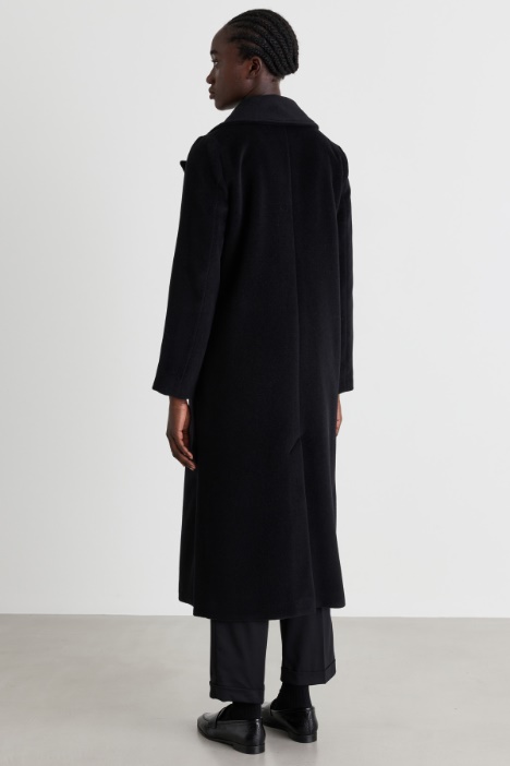 Cappotto in panno di pura lana con maxi rever