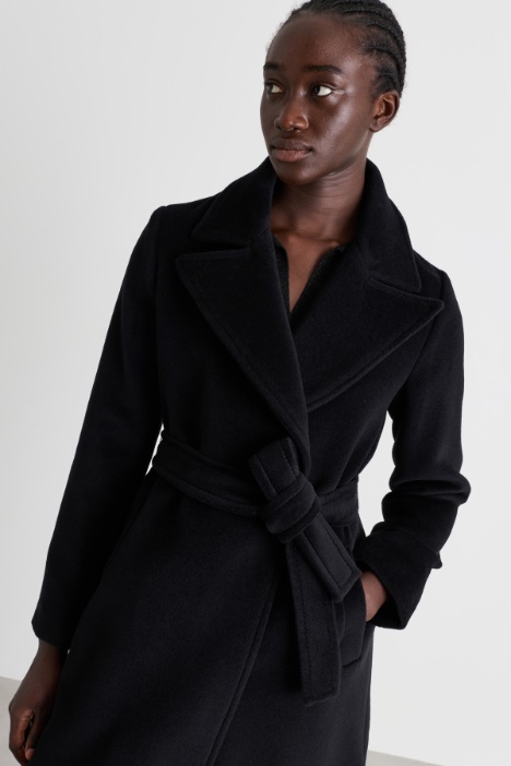 Cappotto in panno di pura lana con maxi rever
