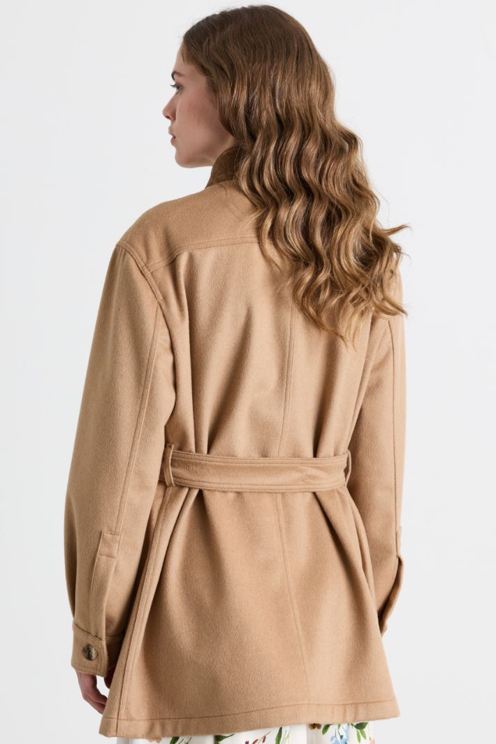 Short double-breasted wool coat in drap with a velvet collar - BEIGE - Intrend - 4