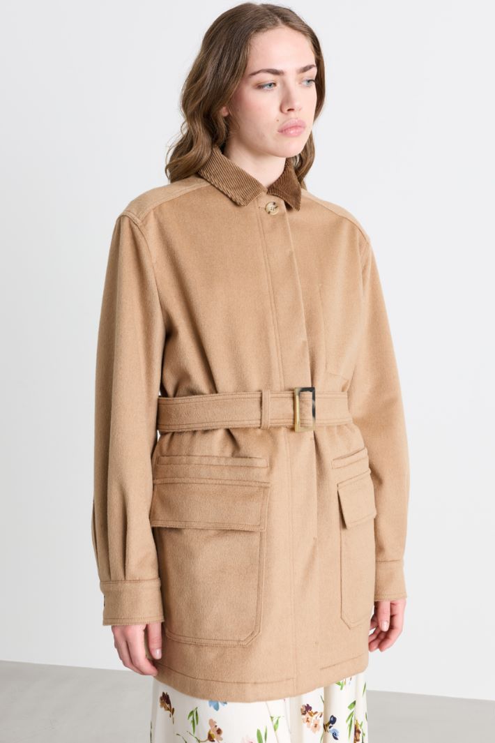 Short double-breasted wool coat in drap with a velvet collar - BEIGE - Intrend - 2