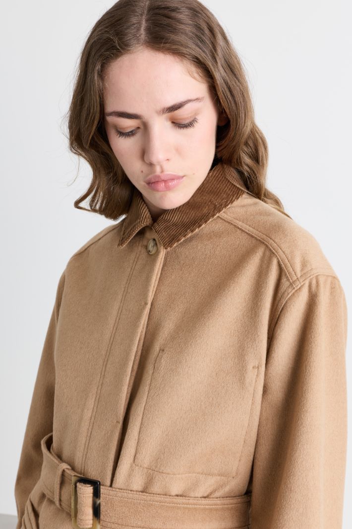 Short double-breasted wool coat in drap with a velvet collar - BEIGE - Intrend - 3