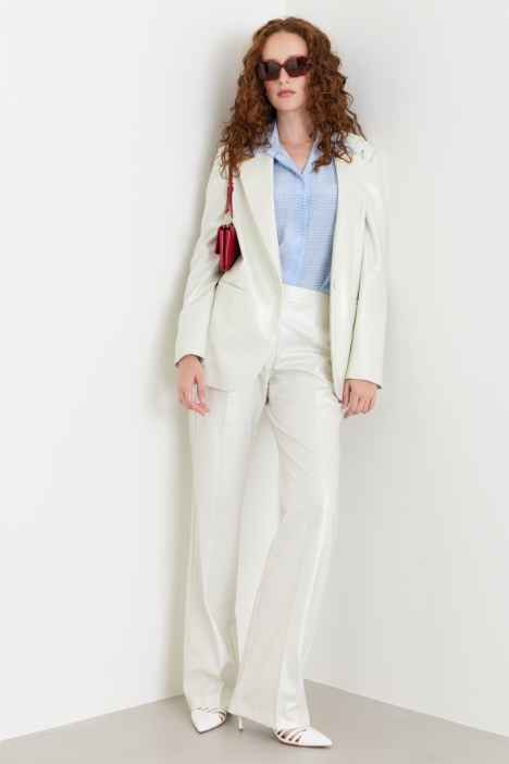 Blazer de tejido laminado - Intrend