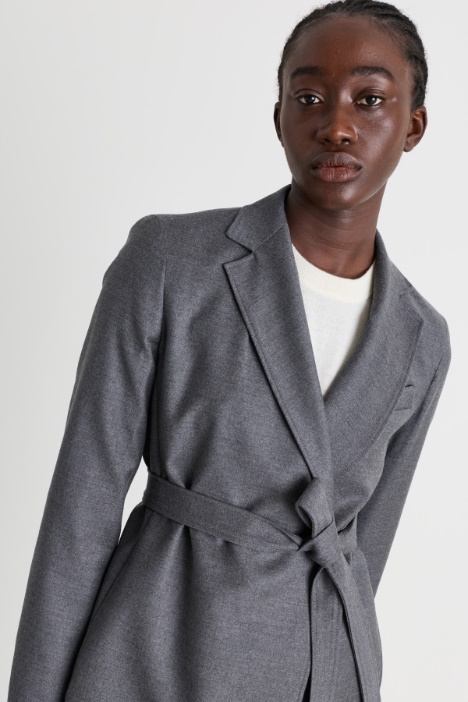 Blazer in flanella di lana con cintura