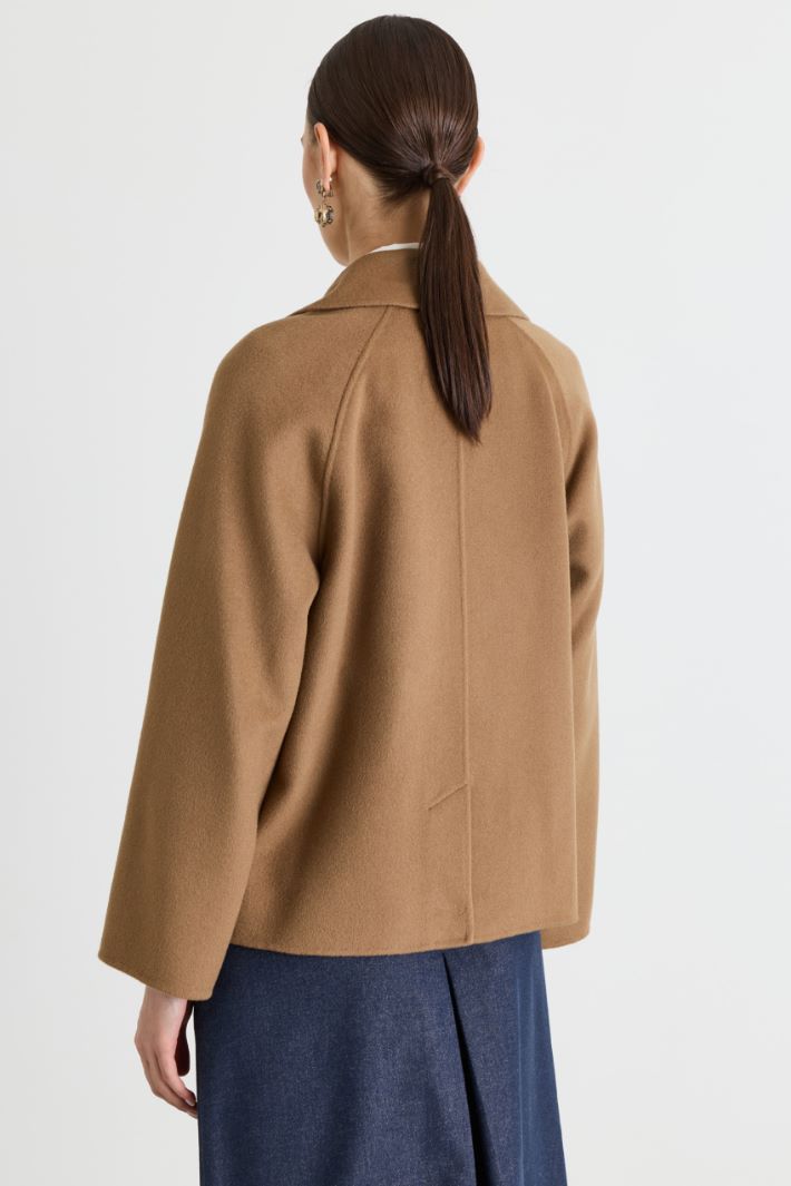 Short double-breasted wool coat with covered buttons - CAMEL - Intrend - 4