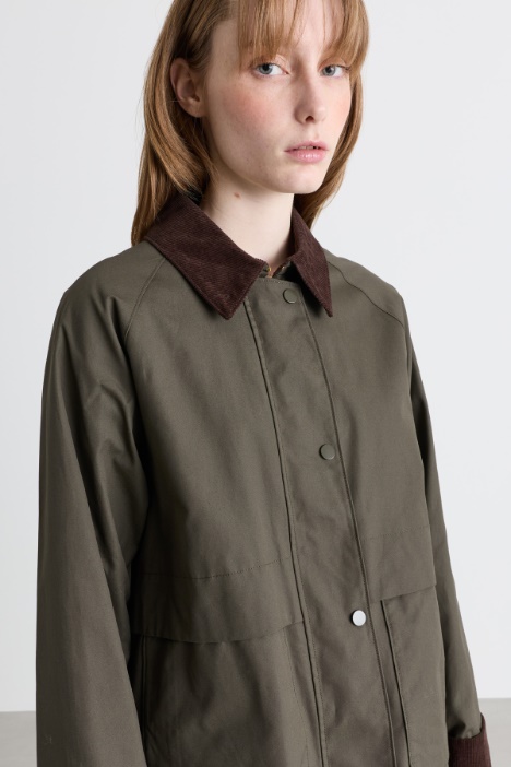 Chaqueta con detalles de pana