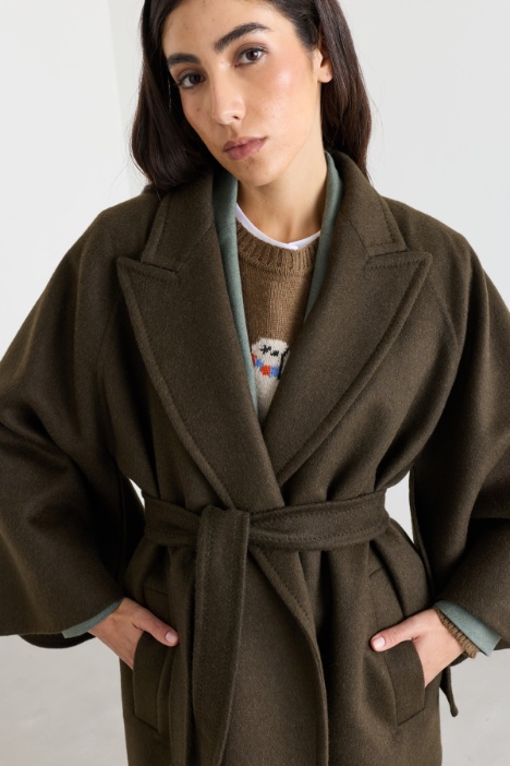 Cappotto in doppio drap di cammello con cintura