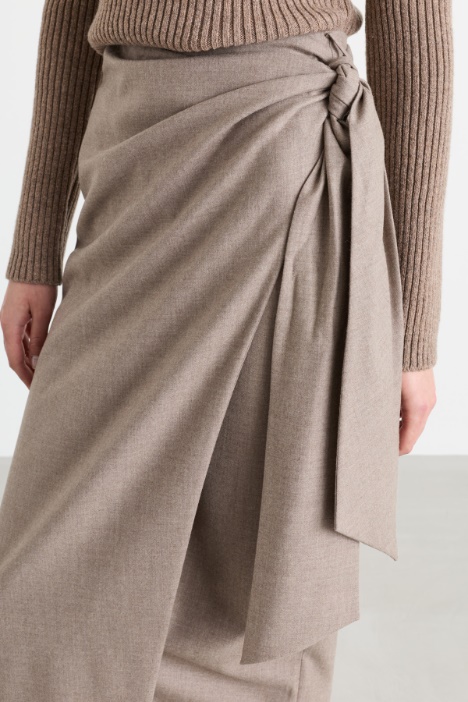 Gonna lunga a portafoglio in foulé di cashmere stretch
