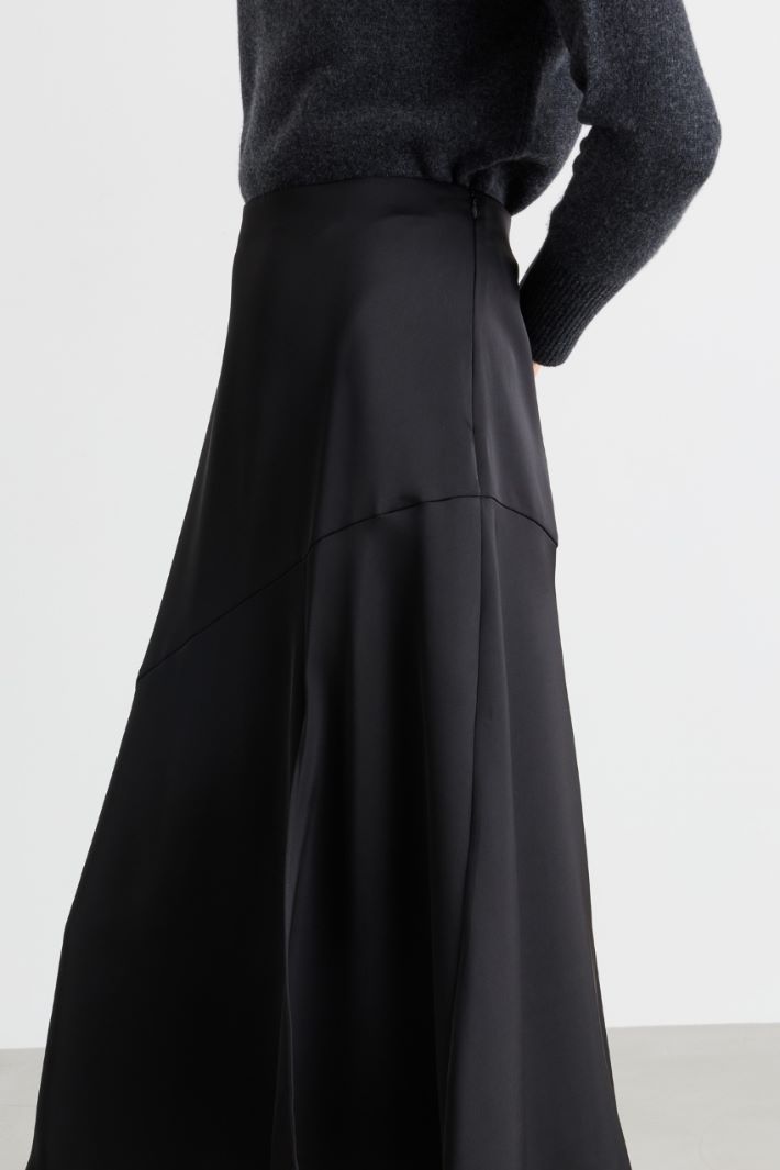 Falda midi de satén - NEGRO - Intrend - 3