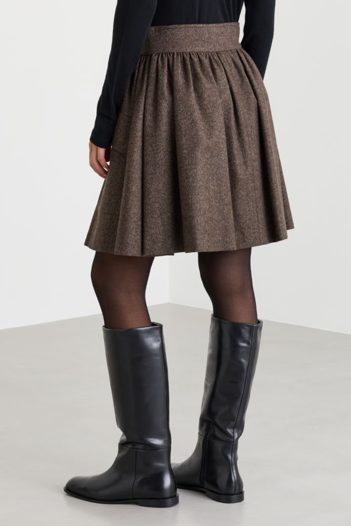 Short skirt with oversized pockets - BROWN - Intrend - 4