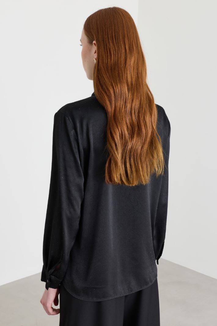 Blusa in raso crinkle con micro-borchie - NERO - Intrend - 4