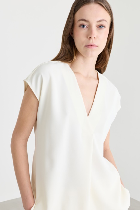 Blusa con scollo a V