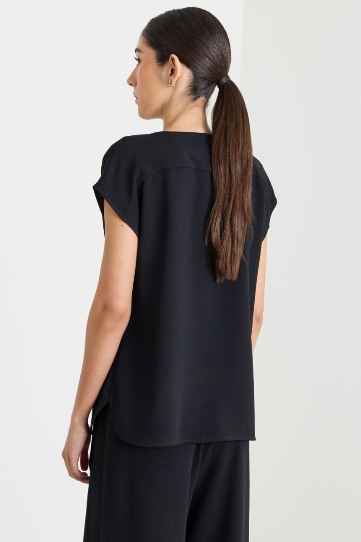 Blusa con scollo a V - NERO - Intrend - 4