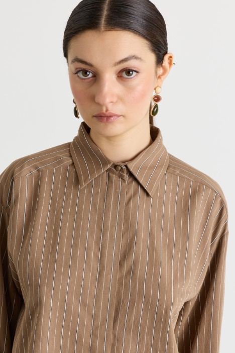 Camicia cropped con cravatta