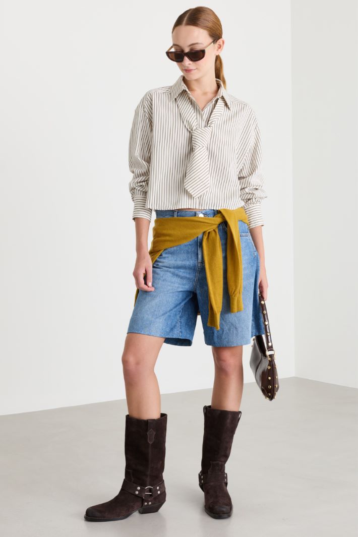 Camicia cropped con cravatta - VERDE - Intrend