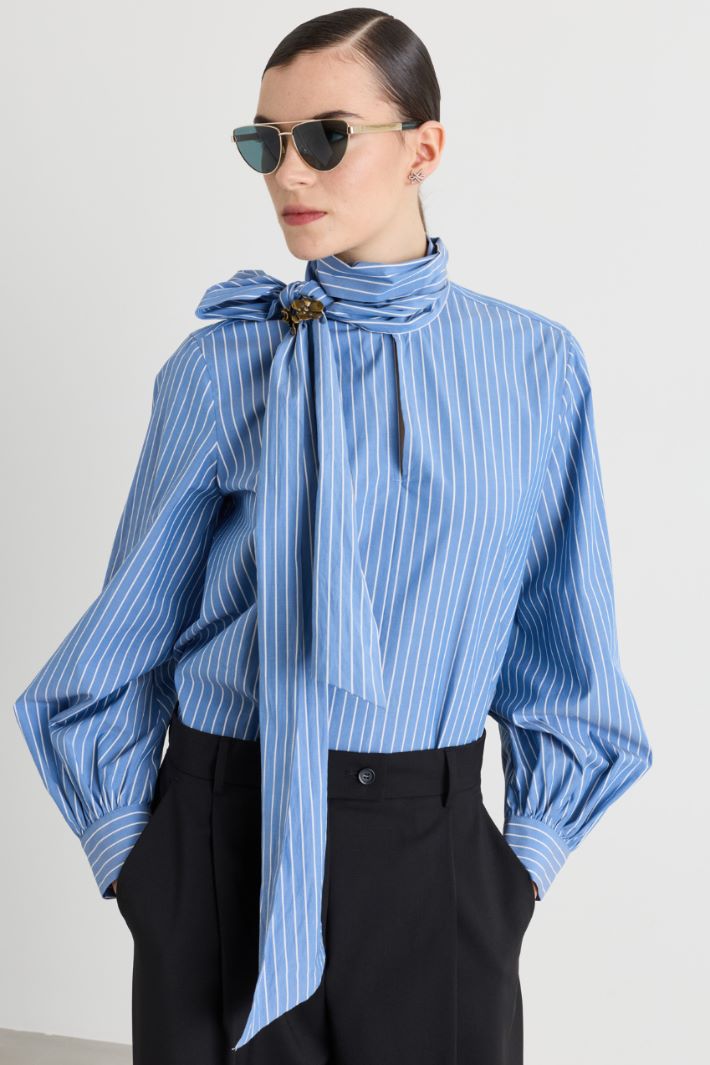 Blusa con collo a foulard - AZZURRO BIANCO - Intrend - 2