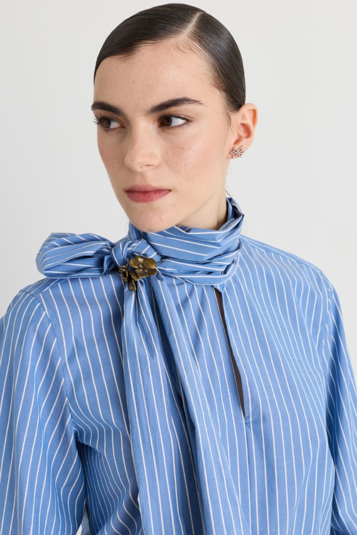 Blusa con collo a foulard - AZZURRO BIANCO - Intrend - 3