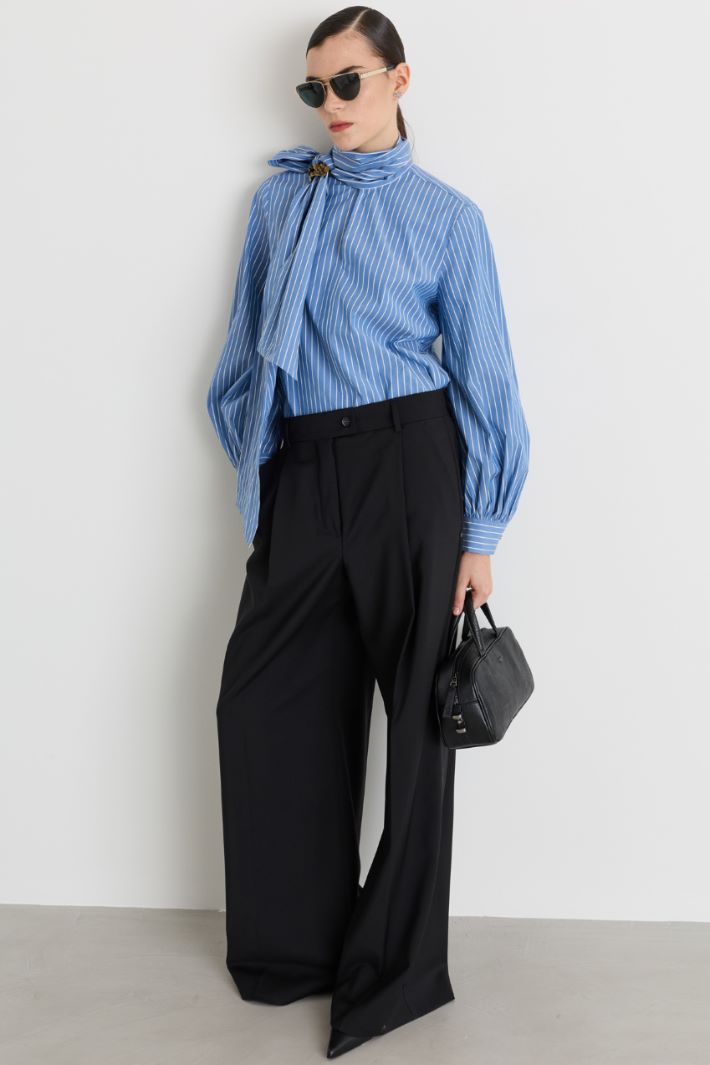 Blusa con collo a foulard - AZZURRO BIANCO - Intrend