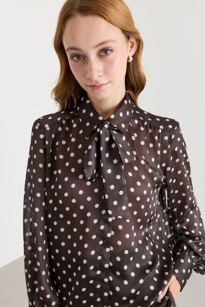 Polka-dot satin chiffon blouse - BROWN - Intrend - 3