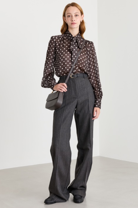 Blusa de chifón satinado con lunares - Intrend