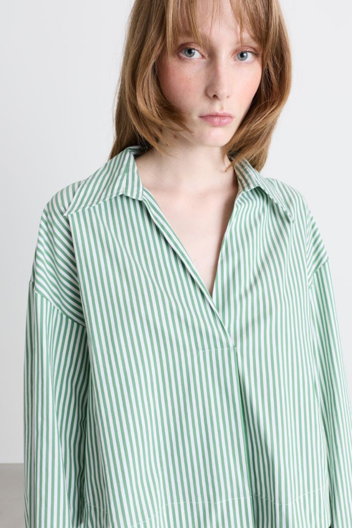 Camicia cropped in popeline - VERDE - Intrend - 3