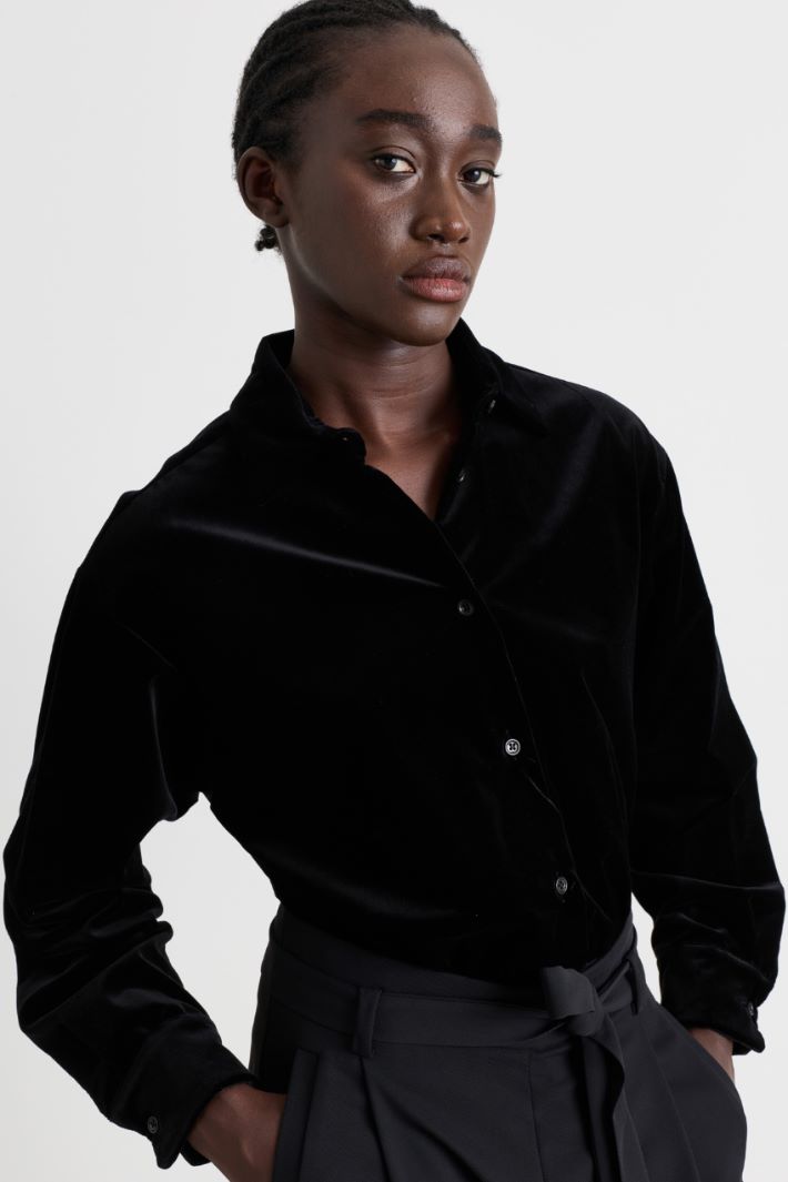 Smooth velvet shirt bodysuit - BLACK - Intrend - 3