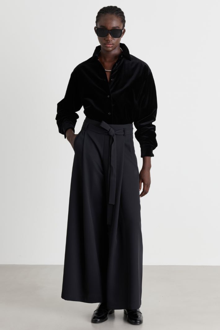 Smooth velvet shirt bodysuit - BLACK - Intrend