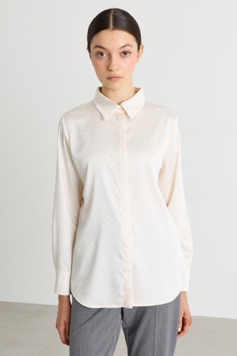Camisa de raso con pedrería - Intrend