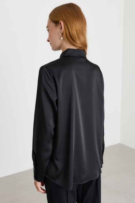 Blusa lunga in raso