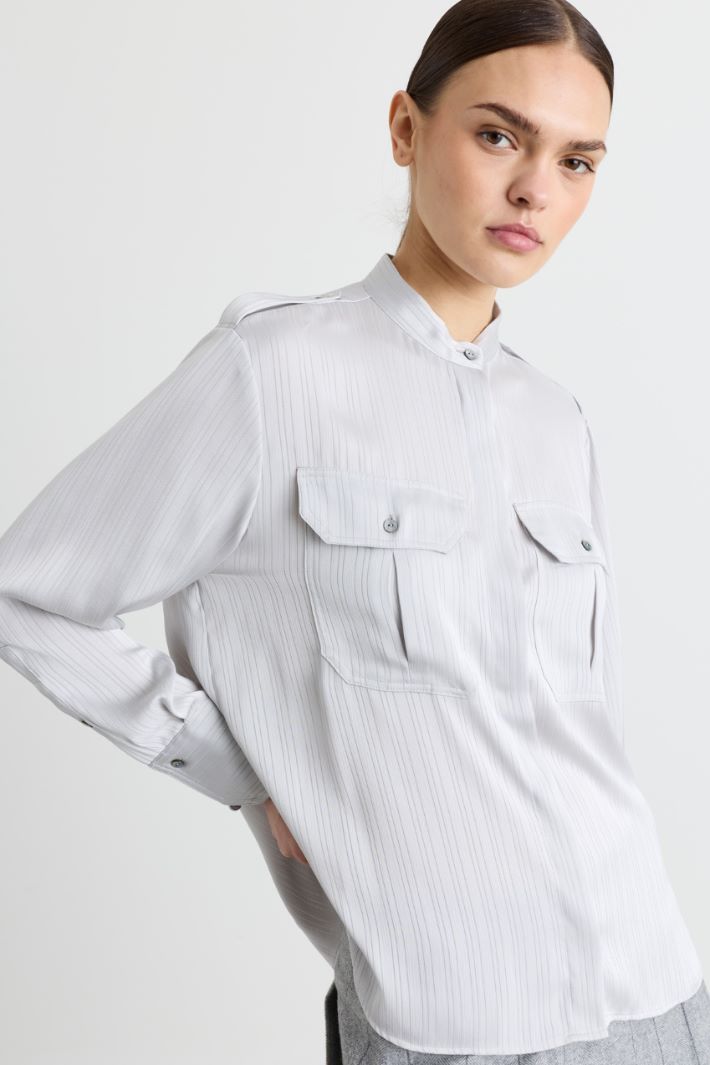 Blusa in raso con collo alla coreana - GRIGIO - Intrend - 3