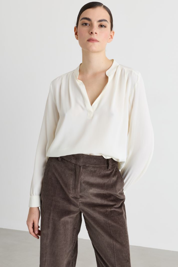 Blusa con scollo a V - BIANCO - Intrend - 2