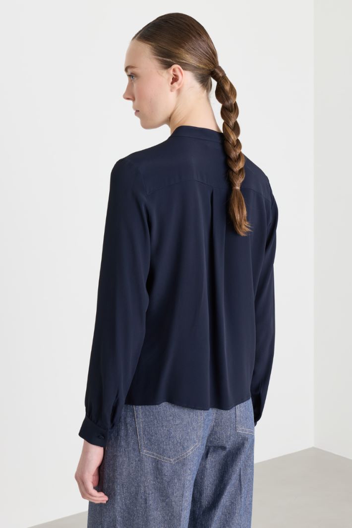 Blusa con scollo a V - BLU - Intrend - 4