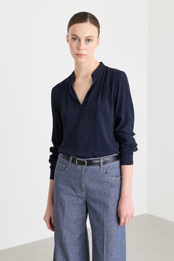 Blusa con scollo a V - BLU - Intrend - 2
