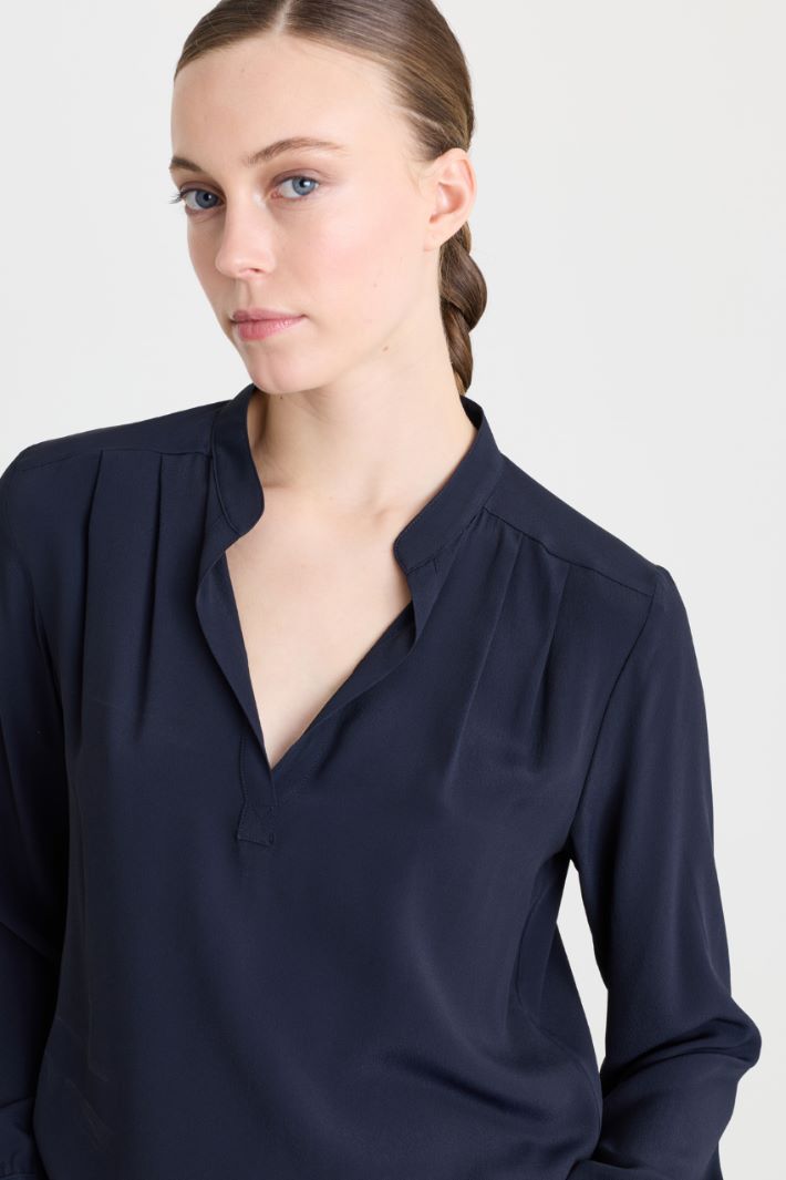 Blusa con scollo a V - BLU - Intrend - 3