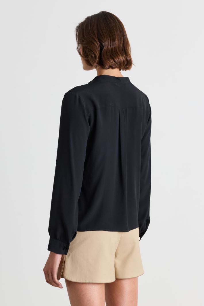 Blusa con scollo a V - NERO - Intrend - 4