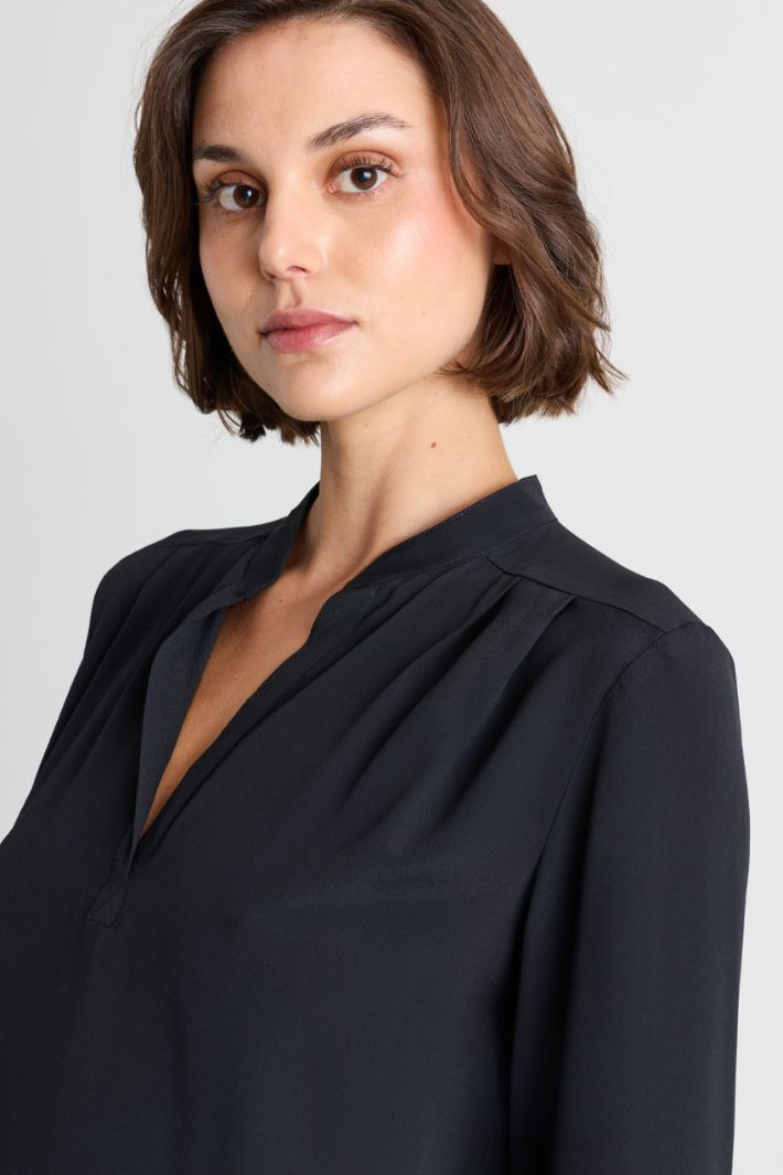 Blusa con scollo a V - NERO - Intrend - 3