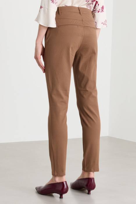 Pantalone skinny fit in twill di cotone e viscosa
