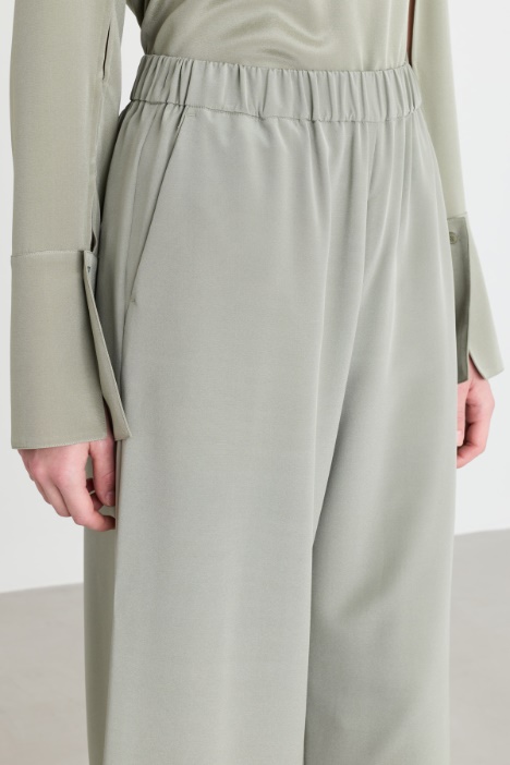 Pantalone ampio in crepe de chine di seta