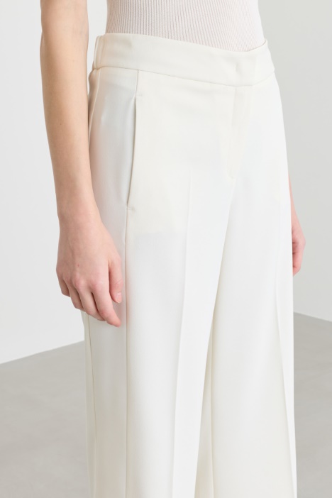 Pantalone cropped con bande in raso